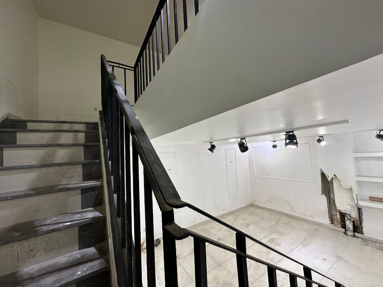 🏢✨ Commercial Property for Sale in Télemly, Karim Belkacem Street – Algiers 💼