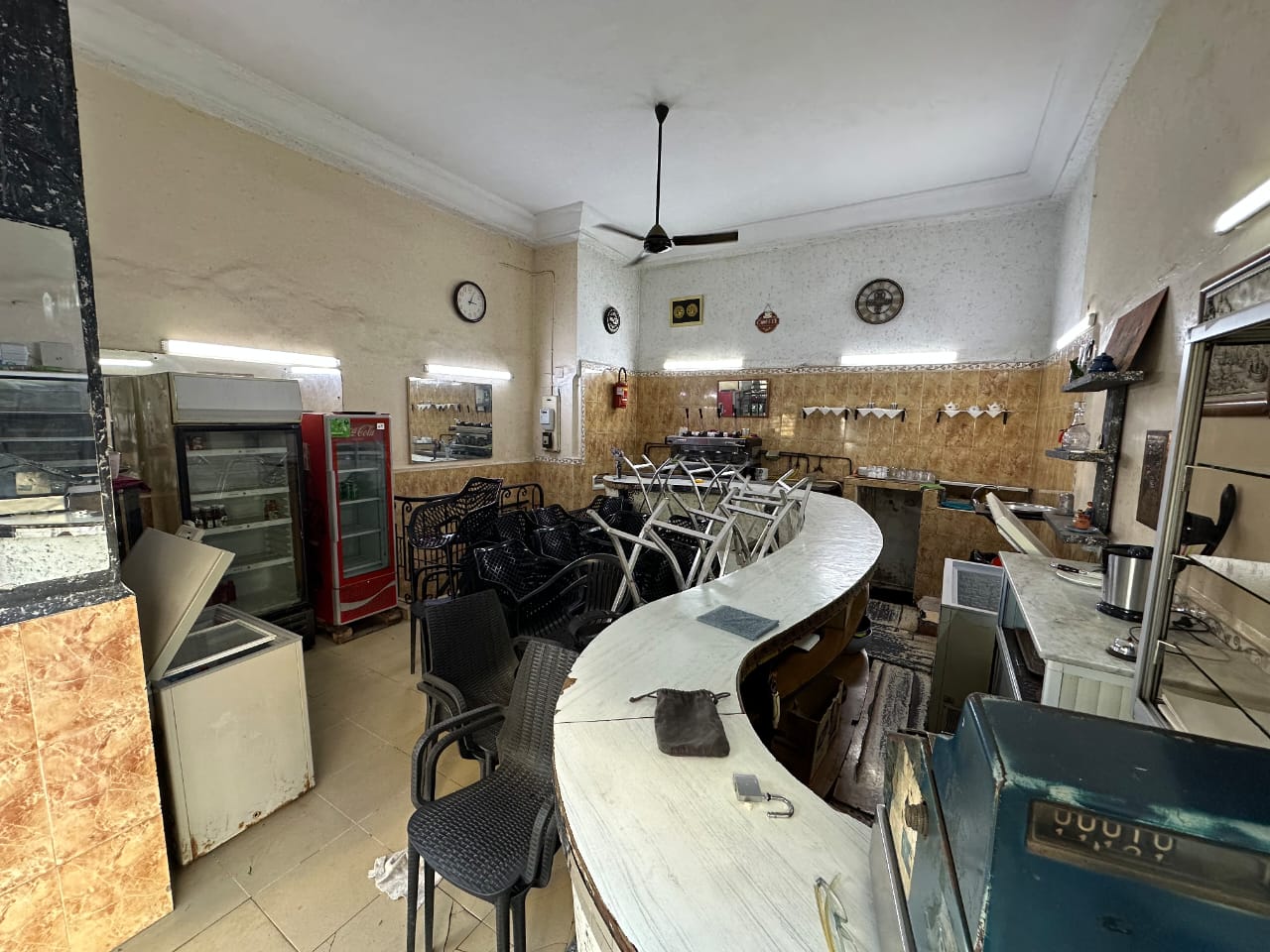 ☕🏙️ Café for Sale in Central Algiers – La Poste Centrale | Prime Investment Opportunity 💰