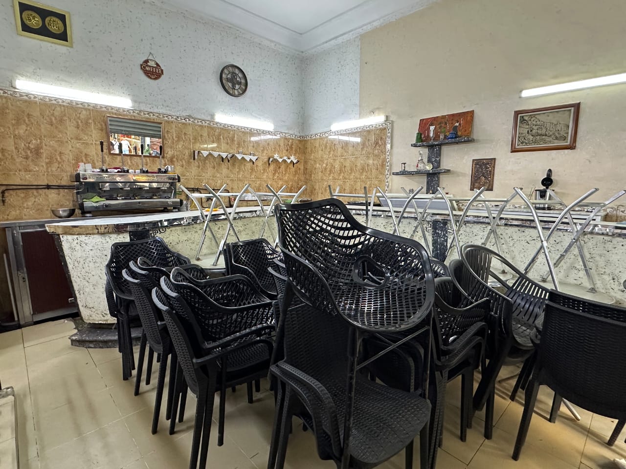 ☕🏙️ Café for Sale in Central Algiers – La Poste Centrale | Prime Investment Opportunity 💰