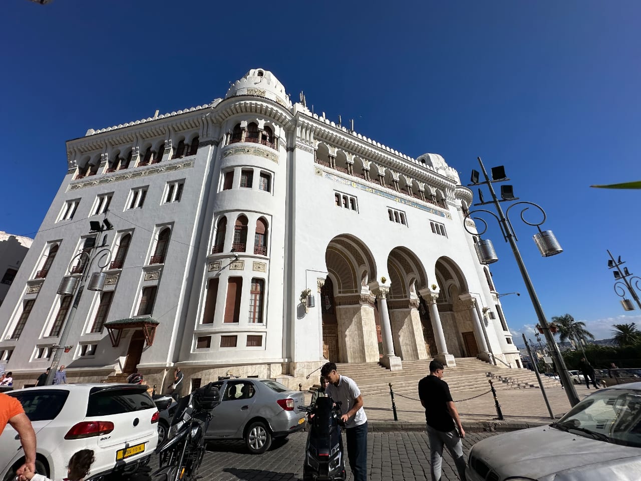 ☕🏙️ Café for Sale in Central Algiers – La Poste Centrale | Prime Investment Opportunity 💰